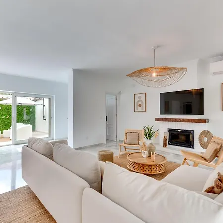 别墅 Vacation I Sirio, Golf-front Villa, Private Heated Pool, Privacy, 10 Min From Puerto Banus 马尔韦利亚