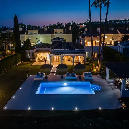 别墅 Vacation I Sirio, Golf-front Villa, Private Heated Pool, Privacy, 10 Min From Puerto Banus 马尔韦利亚