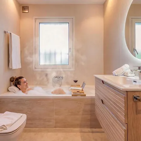 Sirio: Golf-front Retreat With Private Heated Pool