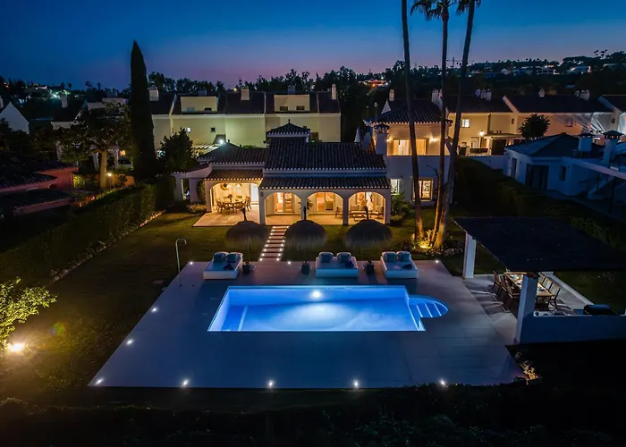 别墅 Vacation I Sirio, Golf-front Villa, Private Heated Pool, Privacy, 10 Min From Puerto Banus 马尔韦利亚