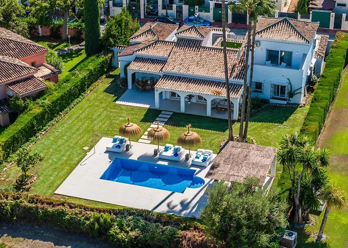 别墅 Vacation I Sirio, Golf-front Villa, Private Heated Pool, Privacy, 10 Min From Puerto Banus 马尔韦利亚